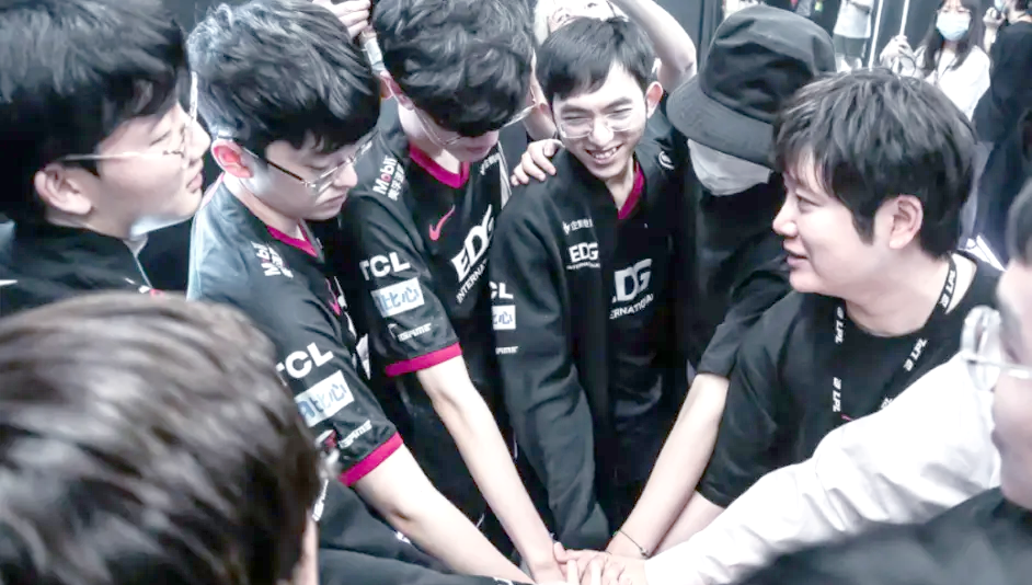 半岛体育全站 - Scout爆冷击败SKT，连败引爆全场！